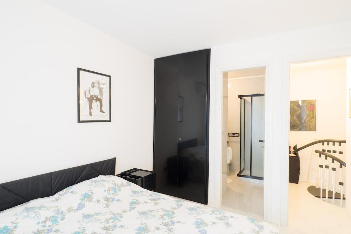 Modern Close To The - - Sarda