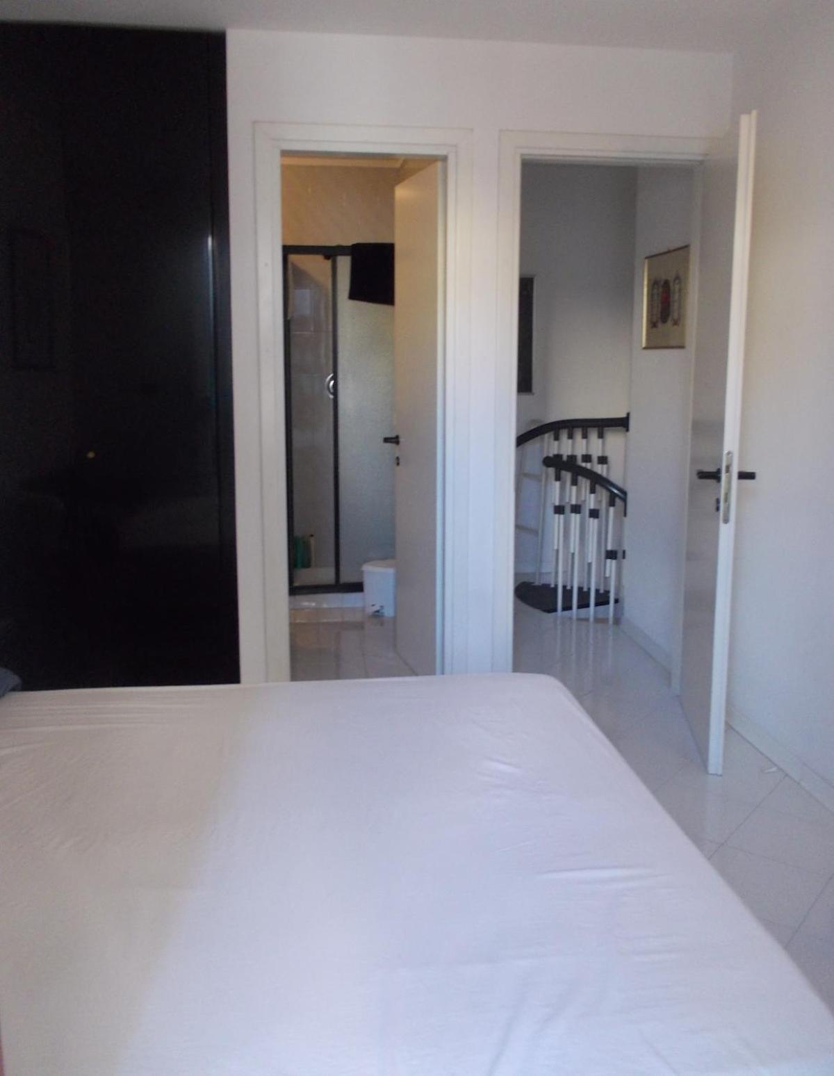 Modern Close To The - - Sarda *
